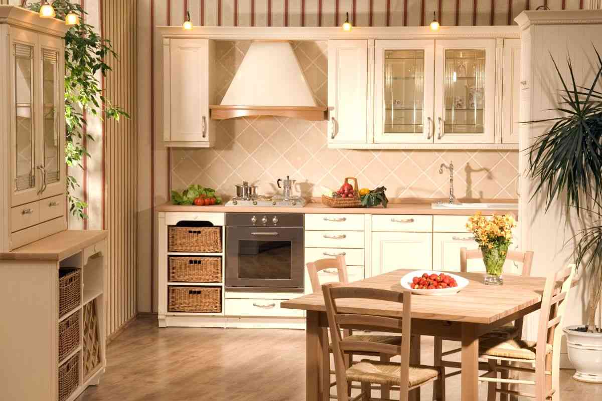 cucina a metà tra moderno e tradizionale